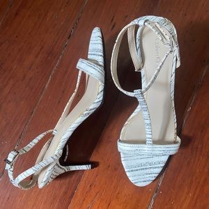 Calvin Klein heel NWOT